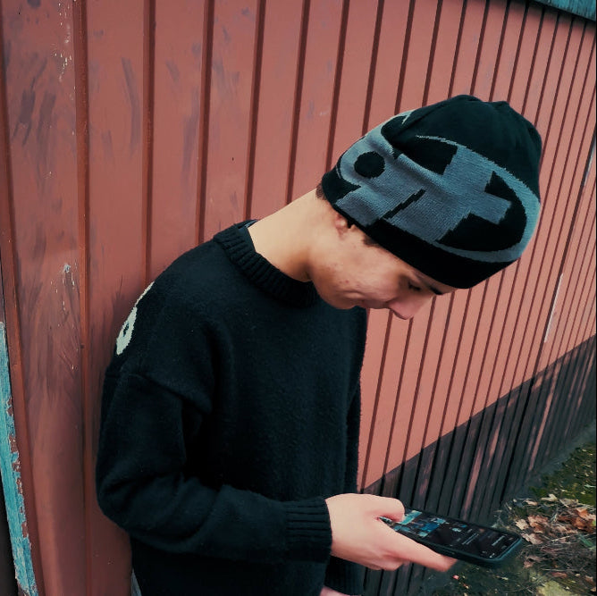Reversible Beanie - Black / Blue